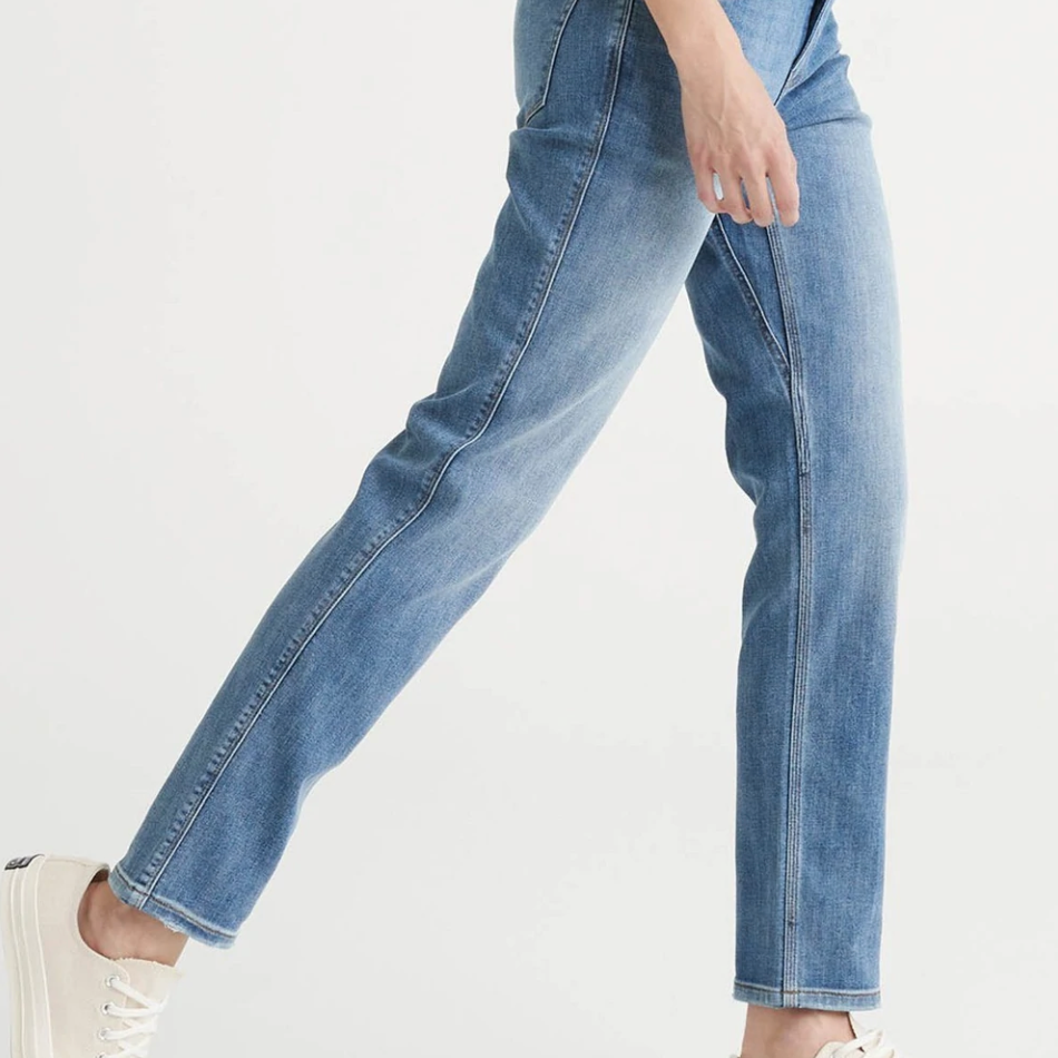 DUER Performance Denim Girlfriend Jean